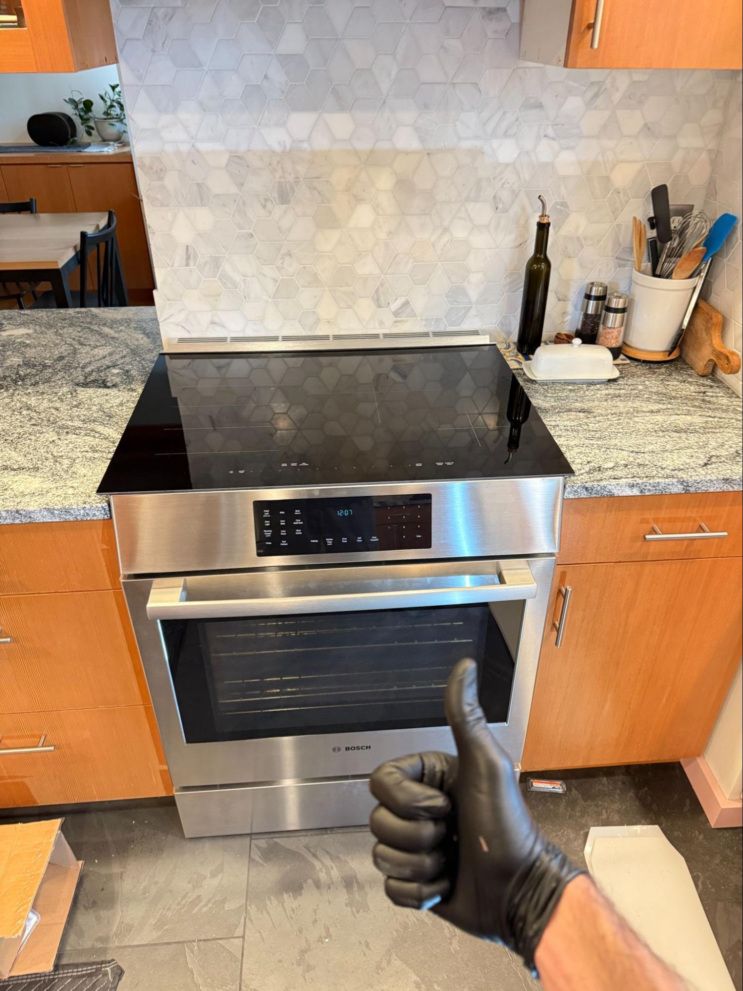 Bosch HIIP057U/03 cooktop inspected for broken glass and damaged drawer rails in Battle Ground, Washington