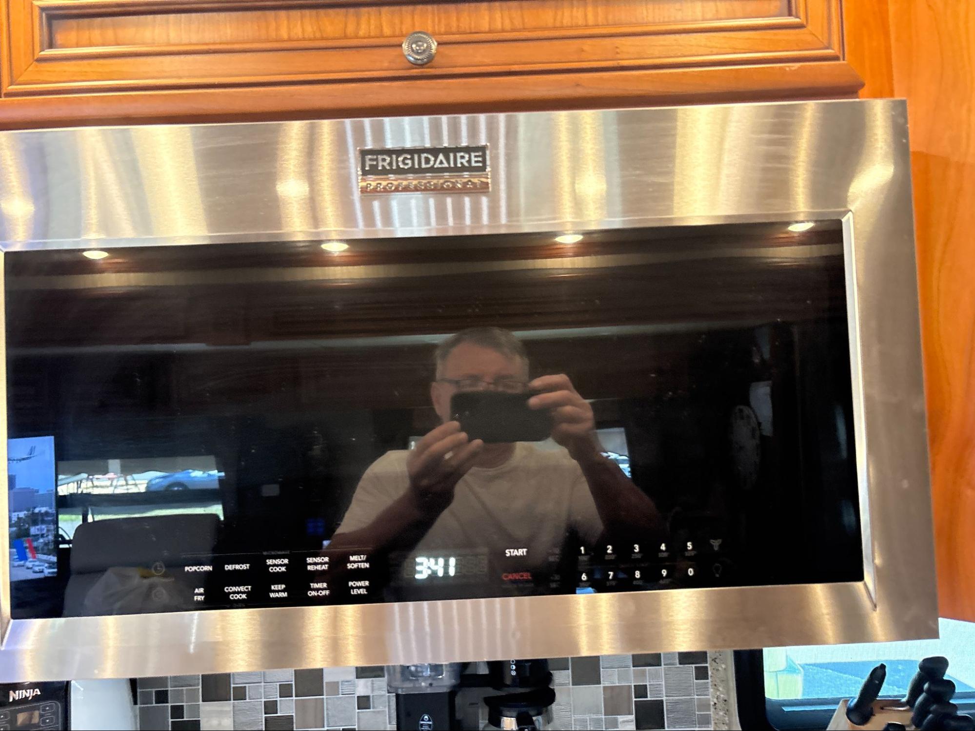 Frigidaire PMOS1980AFA microwave inspected for a no-heat diode problem in Troutdale, Oregon